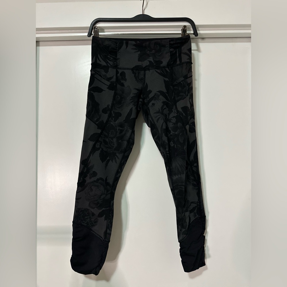 LULULEMON: Floral Black womens Leggings